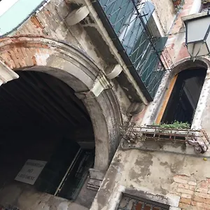 https://the-wolf-house.hotelinveneto.com