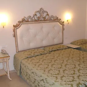 Affittacamere Residenza Due Torri Check In Presso Vicolo Cattani 7, Bologna